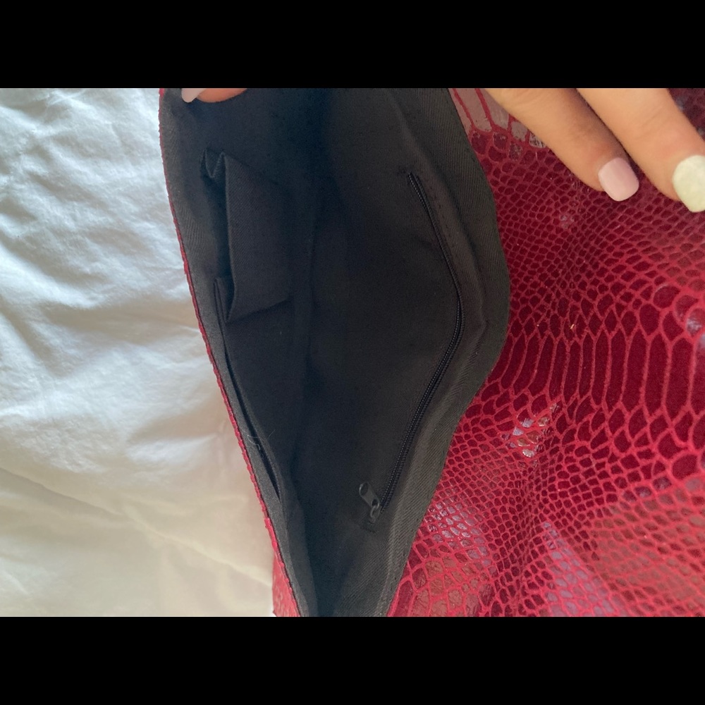 Red Clutch - Picture 3 of 4